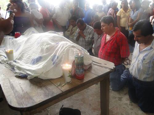 Paramilitares en Oaxaca: 1 asesinado y varios heridos Paramilitares en Oaxaca: 1 asesinado y varios heridos